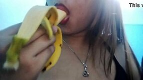 เล่นกล้วยสุดยั่วเย้า กลายเป็นปากจัดหนักสไตล์เอเชีย