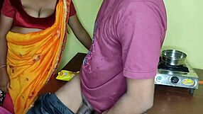 أم زوجة أب تطبخ ثم تتناك من ابن زوجها بعد شافة زبه