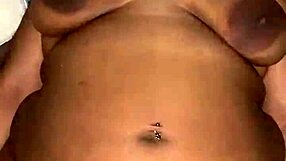 Жена-толстушка сосёт толстый член и получает жёсткий трах