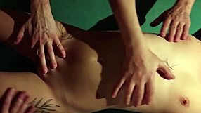 Petite 18+ Mary vastgebonden in groepsorgie met gaggen en wurgen