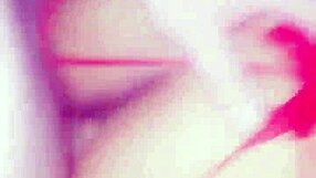 San Valentín celebra con vibras de adolescente latina 18+