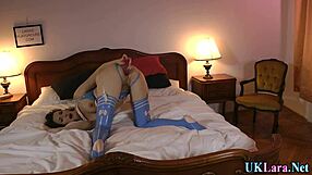 Mature British Babe Toys Pussy With Dildo