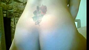 Cam Girl Plays With Pussy And Dildo Simultaneously On Webcam