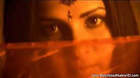 エキゾチックなインド人ミルフのブロネットベイブの動き