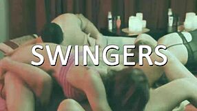 Grote kont milf Heidi Romanova kleedt zich uit voor golf naakt