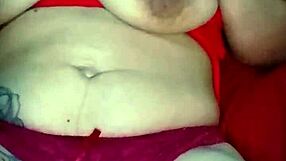 tu vecina vestida de rojo quiere que la veas