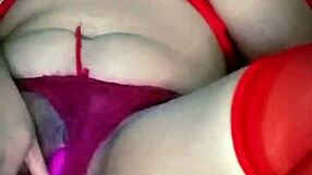 tu vecina vestida de rojo quiere que la veas