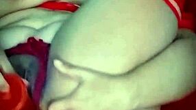 tu vecina vestida de rojo quiere que la veas