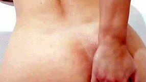 Teen wife shows ass in hotel bath