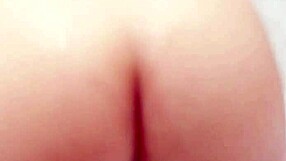 Teen wife shows ass in hotel bath