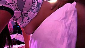 Petite amateur moves ass in anal scene