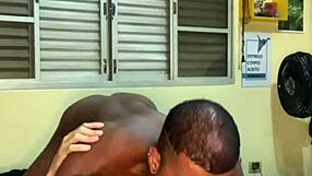 novinho finds a guy on the street for a quick chat