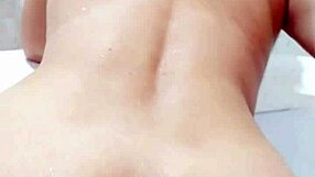 Teen wife shows ass in hotel bath