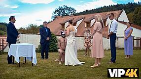 야, 이 사랑스러운 웨딩 랜치 러브 신에 참여할래?