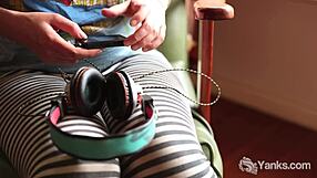 Gorgeous Yanks Ezmerelda climaxes hard to rhythmic tunes