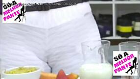 kelly key gostosa com a buceta rachando a calça legging big pussy camel toe