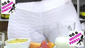 kelly key gostosa com a buceta rachando a calça legging big pussy camel toe