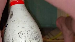 Pin de Bowling Folosit să Facă Milf Germană să Squirt