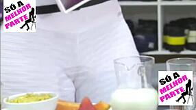 kelly key gostosa com a buceta rachando a calça legging big pussy camel toe