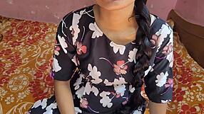 पड़ोसन भाभी को गाँव में देवर ने ज़बरदस्ती रोलप्ले में धकेला