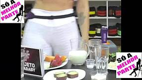 kelly key gostosa com a buceta rachando a calça legging big pussy camel toe