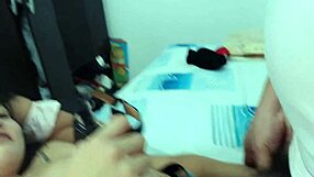 Suami Saya Pancut di Stiletto Anak Tiri, Paksa Dia Jilat Bersih, Hisap Jari Kaki