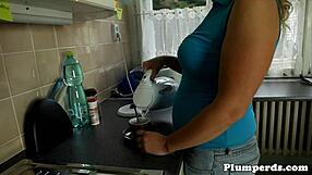 Mature chubby babe facesitting before blowjob