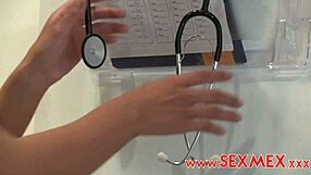 En el hospital latina caliente Yurizan Beltran y rubia británica Anna Lovato se follan con pasión