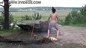 إيه الأسرار اللي مخبية في مشهد ناضج خارجي من العصر الحجري 4؟