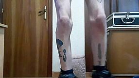 Melvincoficial, hot Spanish gay solo action on skates, stroking hard! 🔥