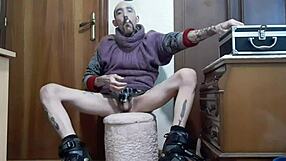 Melvincoficial, hot Spanish gay solo action on skates, stroking hard! 🔥