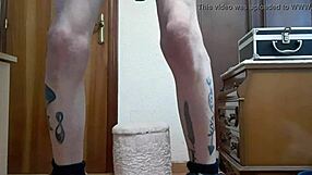 Melvincoficial, hot Spanish gay solo action on skates, stroking hard! 🔥