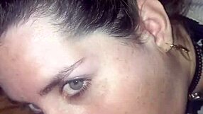 ¿La zorra rubia va profundo por esa polla grande?