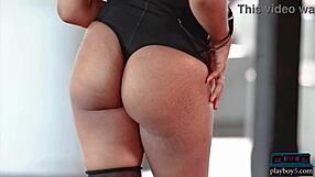 Ebony Milf Jenna Foxx Teasing Big Ass In Softcore