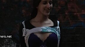 Zarina印度18+少女户外露东方屄抠穴