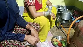 दोस्त की बीवी किचन में झुकी हार्ड डॉगीस्टाइल के लिए