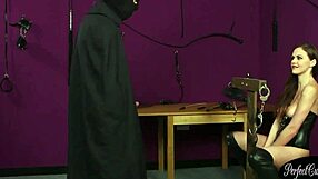 Eurobabe gets cum on her pretty face