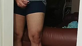 אמא חורגת נתפסת מאוננת ונדפקת חזק