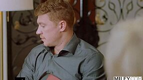 विक्सनप्लस सख्त बॉस चार्ली ने असिस्टेंट को जोर से ठोकने का ऑर्डर दिया