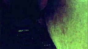 Ей, младо момче, разтягаш ли си дупката с домашна играчка? Целомъдрието не те спира!