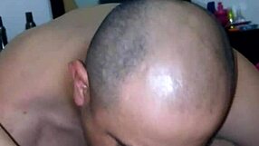 I watch this amateur masturbating and feel aroused.