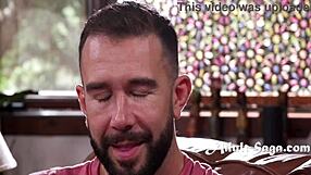 Prijateljici jezdita cowgirl in si izmenjujeta creampie! Majhni rjavi lezbijki menjata spermo.