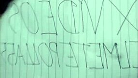 le doy una buena sesión a mi hermanastra en cuatro patas