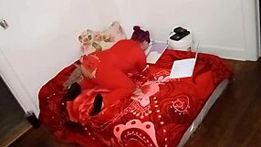 Kamora Rose masturbates her fat pussy while working from home as a BBW