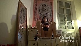 Un Gros Gode En Verre Pour Le Cul De Charlie