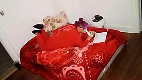 Kamora Rose masturbates her fat pussy while working from home as a BBW