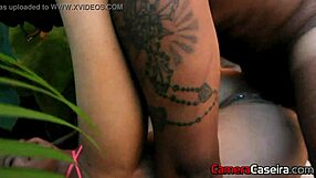 jardineiro negrão fodeu com a minha mãe no quintal