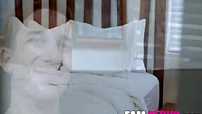 Milf francesa atrapa a hijastro con sus bragas en momento impactante