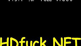 Heiße junge Schönheit hüpft auf hartem Schwanz, willst du mehr sehen?