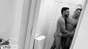 orgia e muito sexo entre quatro amigos animados